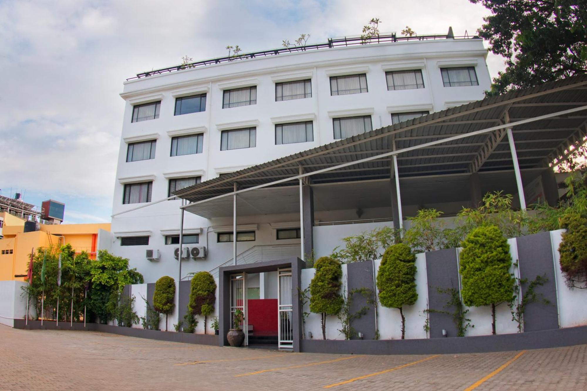 President Hotel Mysore Exterior foto